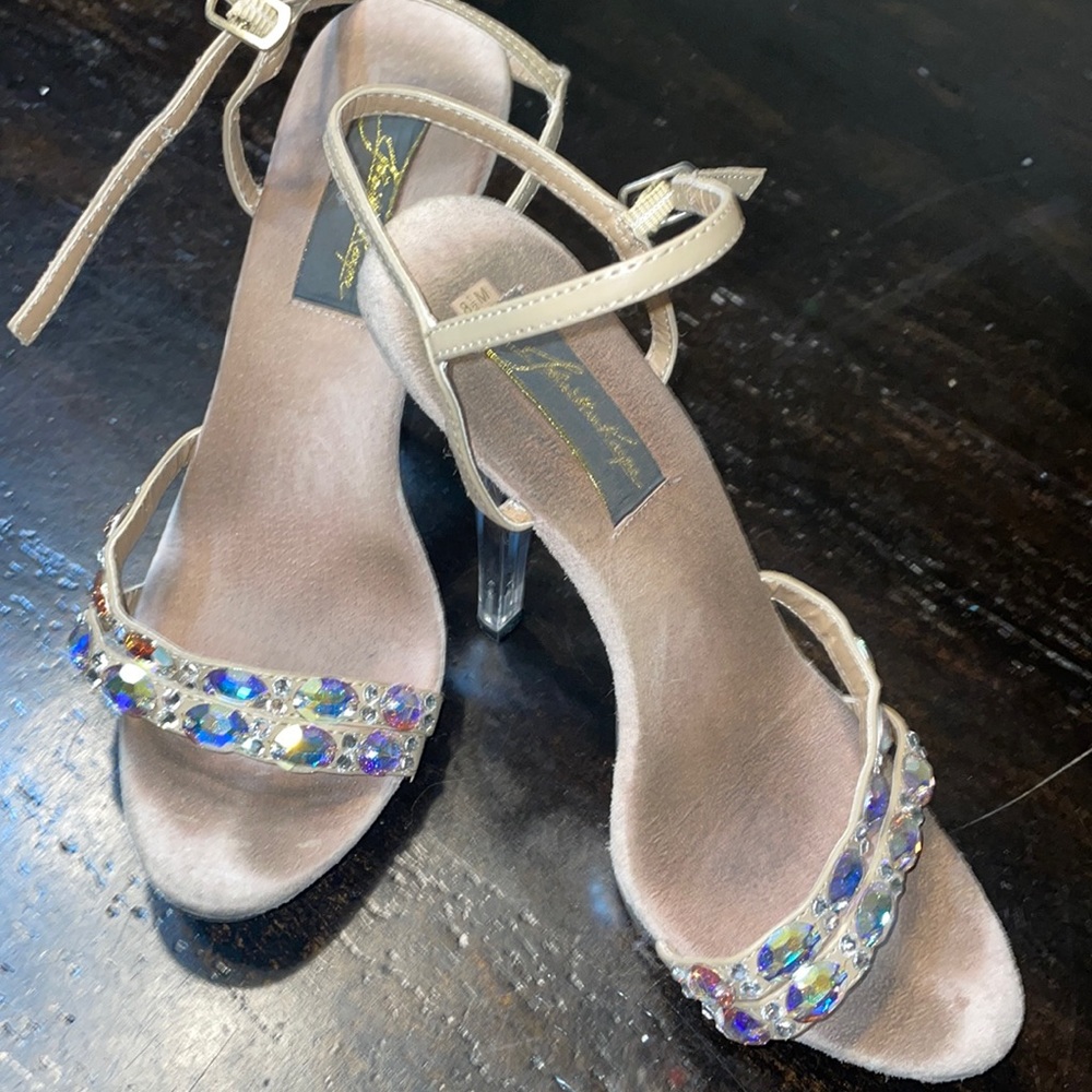 Johnathan Kayne Austria 5” heels size 8.5